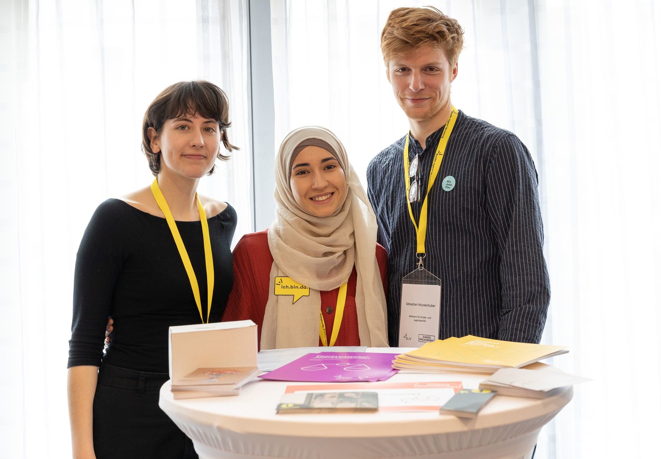 Frauenkomitee Mitglieder mit Infostand