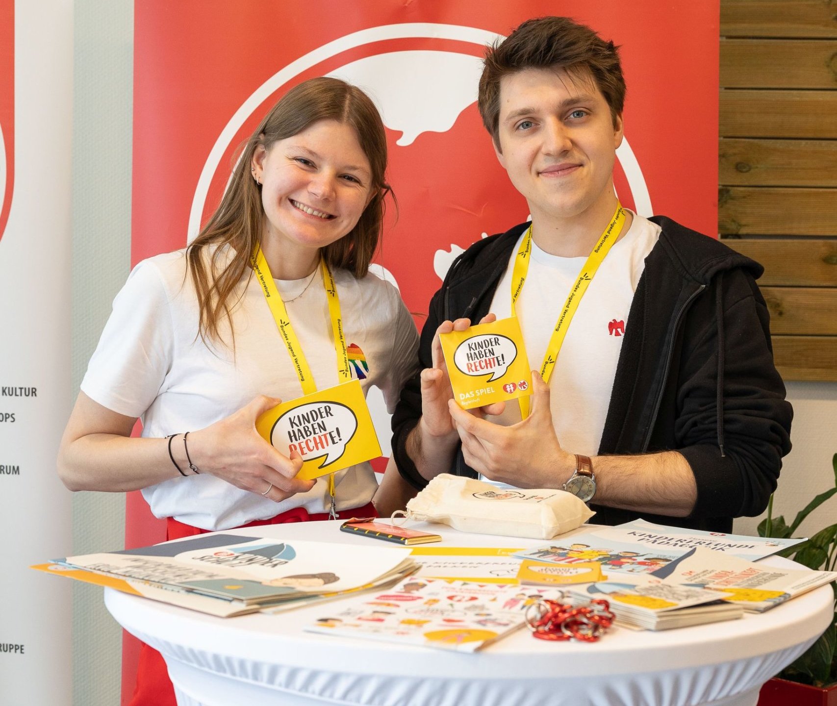 Mitglieder der Kinderfreunde beim Infostand