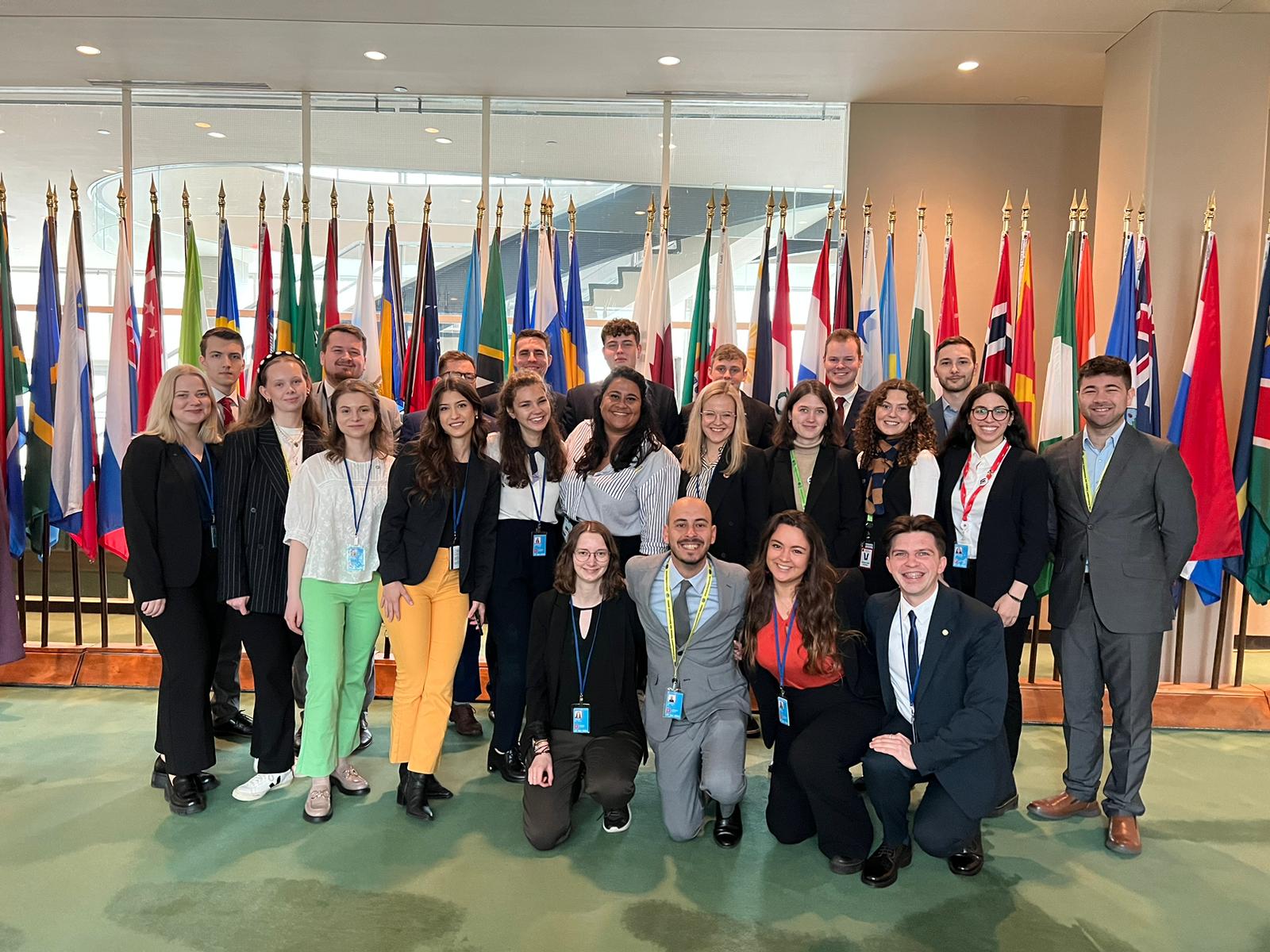 UNYD Miriam Egger mit anderen Jugenddelegierten beim ECOSOC Youth Forum