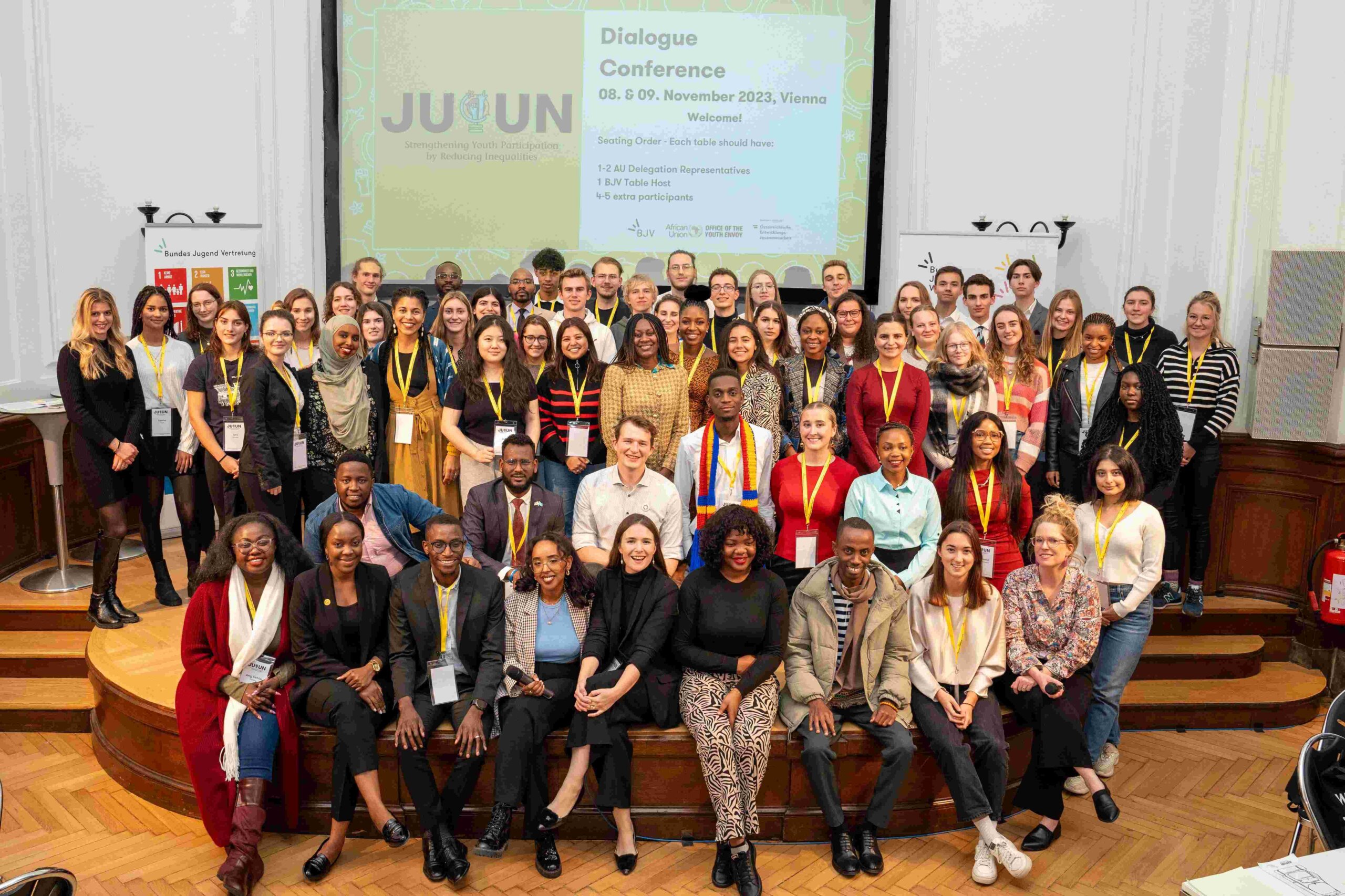 Gruppenbild: Die Teilnehmenden der JUUN-Dialogkonferenz