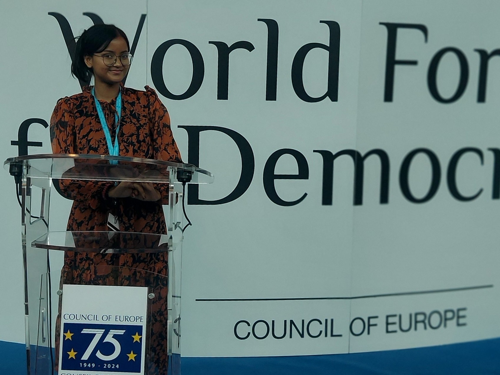 EYD Fariha Khan beim World Forum for Democracy 2024