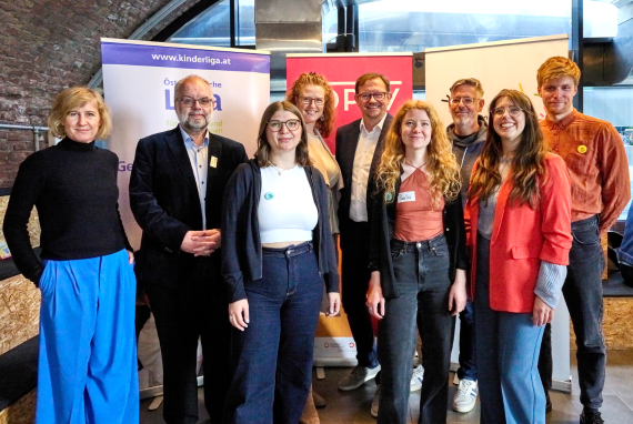 Gruppenfoto von Politik und Organisation vom Politischen Dialog Von Kopf zu Kopf