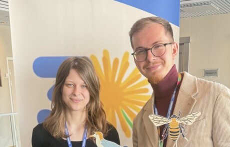 Die Europäischen Jugenddelegierten in Tromso vor einer Fotowand